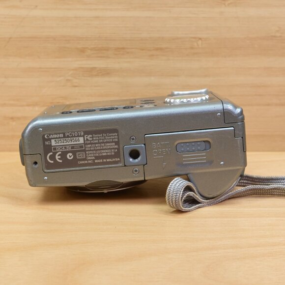 Vintage Canon Powershot A40 2 MP Digital Camera, 3x Optical Zoom - Picture 7 of 9